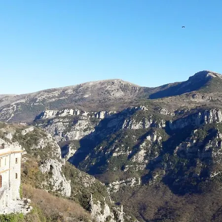 Holidays In Provence Alpes Maritimes *